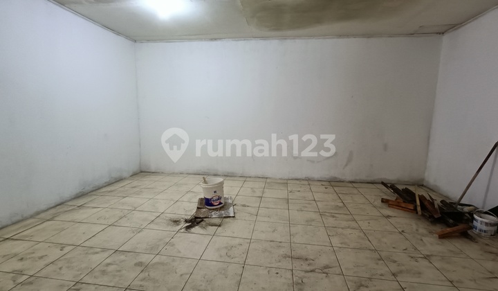 Ruang usaha tengah kota Salatiga strategis kawasan ramai siap pakai dekat kampus UKSW dijual di Jend Sudirman Argomulyo Salatiga 4