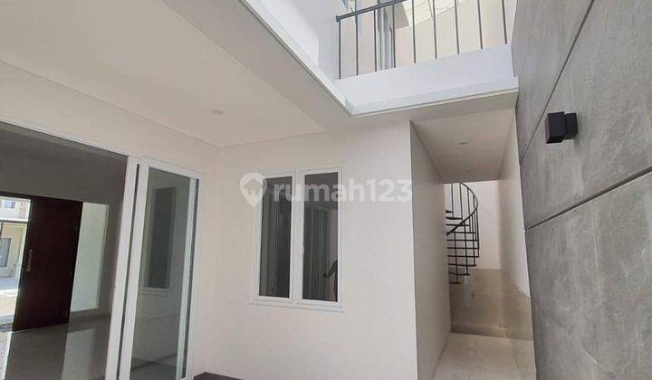 Rumah baru gress modern minimalis bagus tengah kota Semarang daerah elit siap huni dekat tol dekat Akpol dekat sekolah internasional dijual di Graha Candi Golf Jangli Candisari Semarang Selatan
