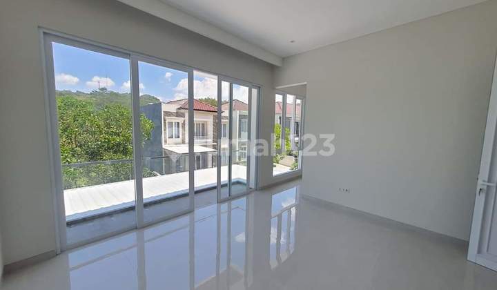 Rumah baru gress modern minimalis bagus tengah kota Semarang daerah elit siap huni dekat tol dekat Akpol dekat sekolah internasional dijual di Graha Candi Golf Jangli Candisari Semarang Selatan