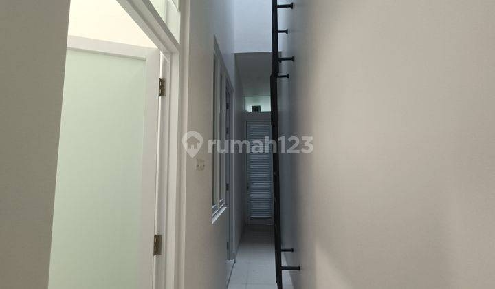 Rumah baru gress modern minimalis bagus tengah kota Semarang daerah elit siap huni dekat tol dekat Akpol dekat sekolah internasional dijual di Graha Candi Golf Jangli Candisari Semarang Selatan