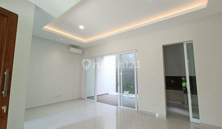 Rumah baru gress modern minimalis bagus tengah kota Semarang daerah elit siap huni dekat tol dekat Akpol dekat sekolah internasional dijual di Graha Candi Golf Jangli Candisari Semarang Selatan