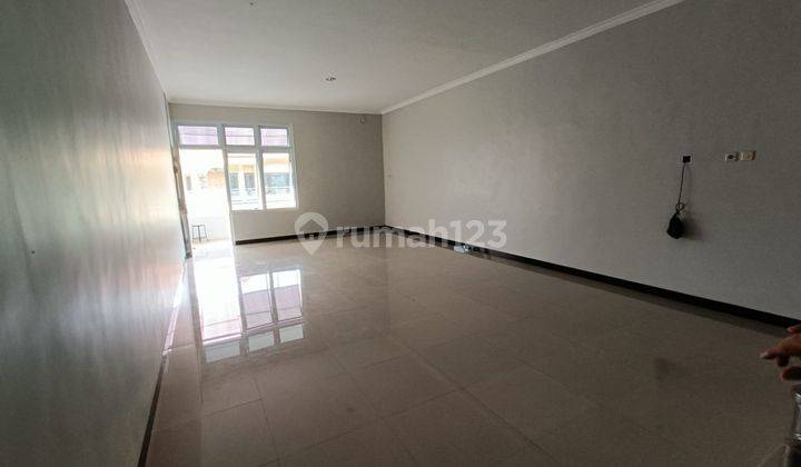 Ruko baru strategis ramai tengah kota Semarang siap pakai dekat simpang lima dekat Undip pleburan dijual di Pleburan Semarang tengah 8