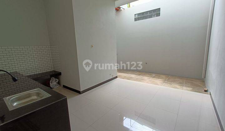 Ruko baru strategis ramai tengah kota Semarang siap pakai dekat simpang lima dekat Undip pleburan dijual di Pleburan Semarang tengah 11