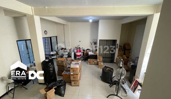 Ruko gandeng strategis tengah kota Semarang pusat kota ramai pusat bisnis siap pakai dekat kampus Undip Pleburan dijual di Erlangga pleburan Semarang tengah 9