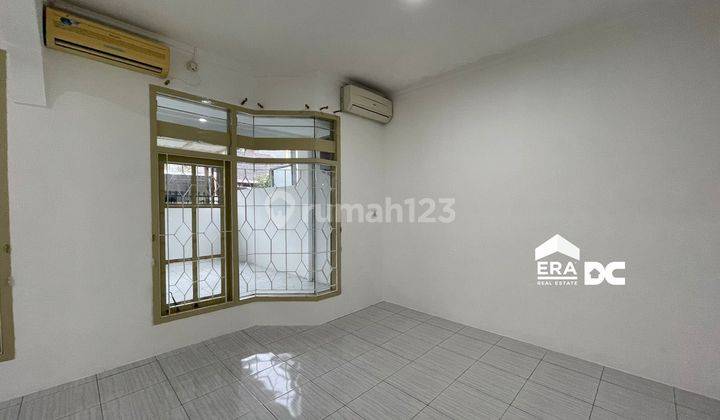 Rumah luas tengah kota Semarang siap pakai dekat bandara disewakan di Puri Anjasmoro Semarang barat 8