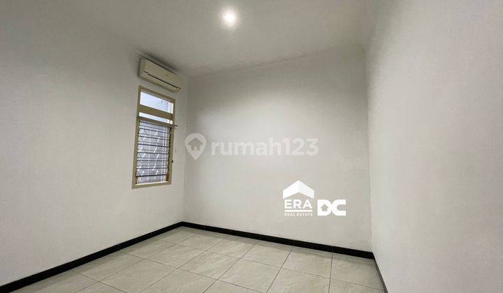 Rumah luas tengah kota Semarang siap pakai dekat bandara disewakan di Puri Anjasmoro Semarang barat 9