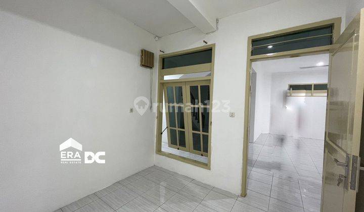 Rumah luas tengah kota Semarang siap pakai dekat bandara disewakan di Puri Anjasmoro Semarang barat 11