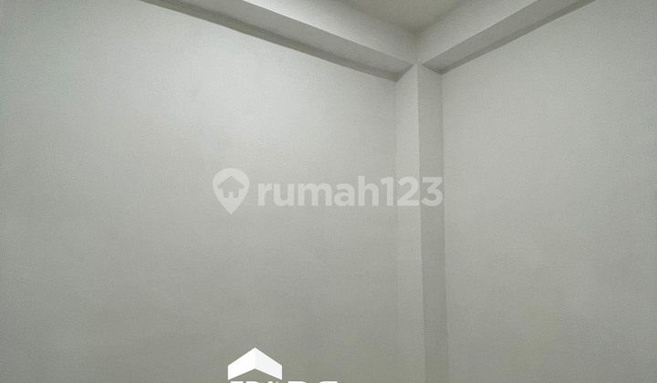 Rumah luas tengah kota Semarang siap pakai dekat bandara disewakan di Puri Anjasmoro Semarang barat 19