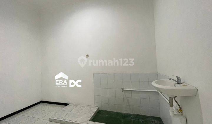 Rumah luas tengah kota Semarang siap pakai dekat bandara disewakan di Puri Anjasmoro Semarang barat 20