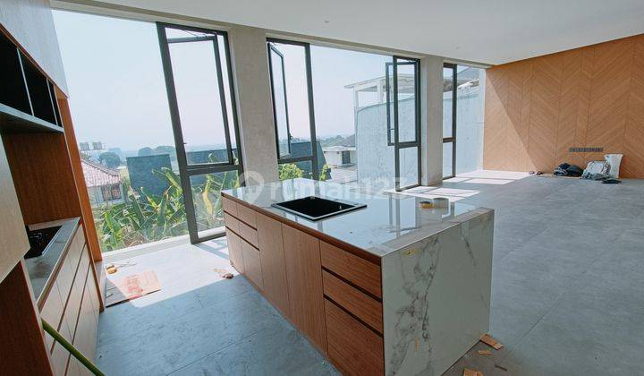 Rumah baru modern minimalis tengah kota Semarang ada view bagus daerah elit dekat sekolah internasional dekat Akpol dekat tol siap huni dijual di Gajahmungkur Semarang atas