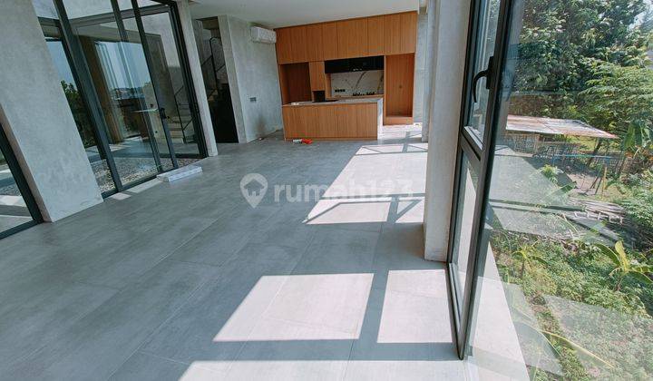 Rumah baru modern minimalis tengah kota Semarang ada view bagus daerah elit dekat sekolah internasional dekat Akpol dekat tol siap huni dijual di Gajahmungkur Semarang atas