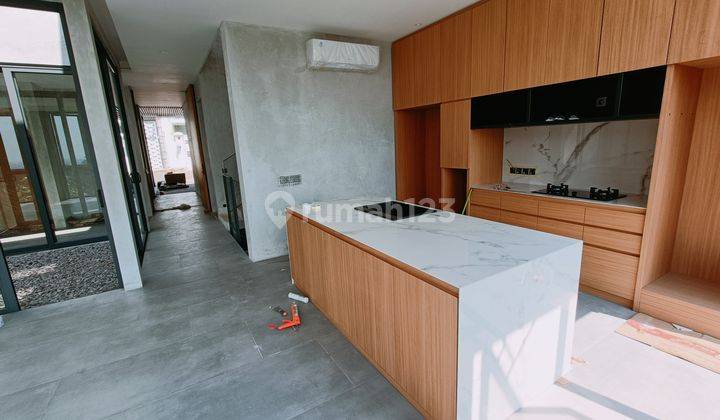 Rumah baru modern minimalis tengah kota Semarang ada view bagus daerah elit dekat sekolah internasional dekat Akpol dekat tol siap huni dijual di Gajahmungkur Semarang atas
