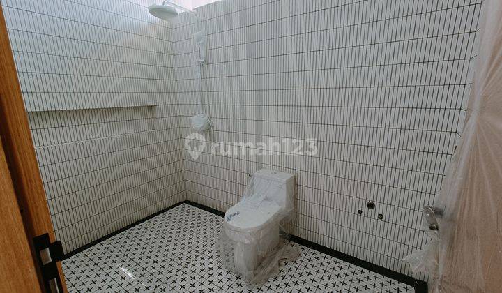 Rumah baru modern minimalis tengah kota Semarang ada view bagus daerah elit dekat sekolah internasional dekat Akpol dekat tol siap huni dijual di Gajahmungkur Semarang atas