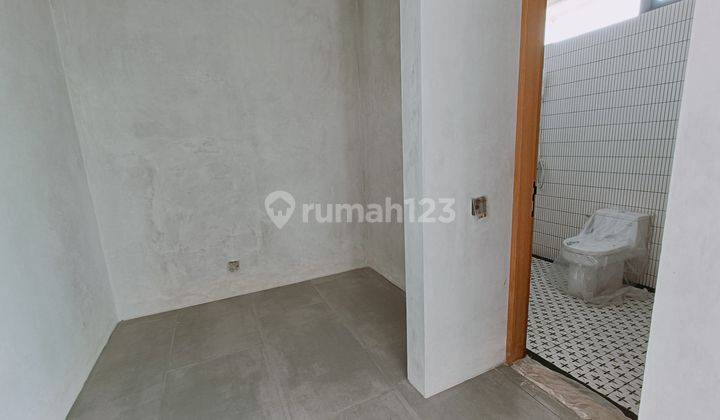 Rumah baru modern minimalis tengah kota Semarang ada view bagus daerah elit dekat sekolah internasional dekat Akpol dekat tol siap huni dijual di Gajahmungkur Semarang atas