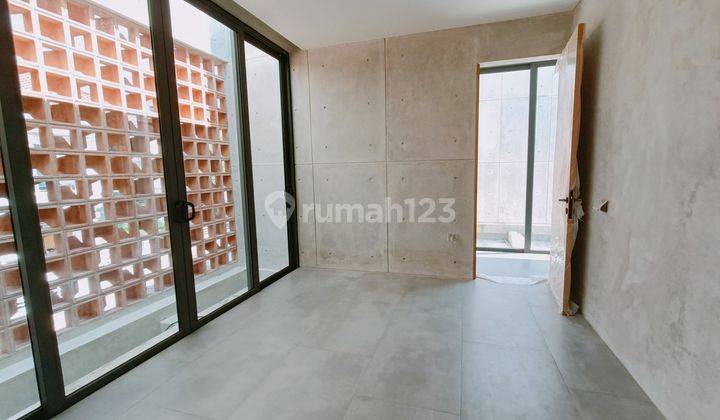 Rumah baru modern minimalis tengah kota Semarang ada view bagus daerah elit dekat sekolah internasional dekat Akpol dekat tol siap huni dijual di Gajahmungkur Semarang atas