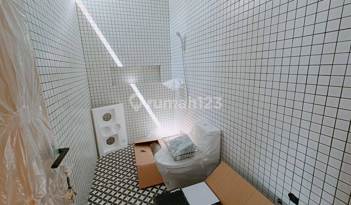 Rumah baru modern minimalis tengah kota Semarang ada view bagus daerah elit dekat sekolah internasional dekat Akpol dekat tol siap huni dijual di Gajahmungkur Semarang atas
