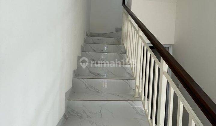 Rumah minimalis tengah kota Semarang siap pakai dekat RS Kariadi disewakan di Paramount village Simongan Manyaran Semarang barat 15