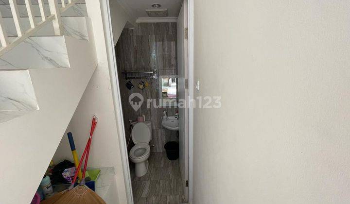 Rumah minimalis tengah kota Semarang siap pakai dekat RS Kariadi disewakan di Paramount village Simongan Manyaran Semarang barat 18