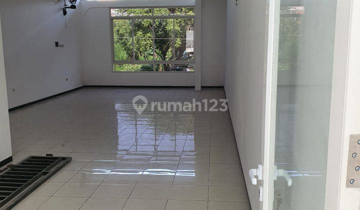 Ruko strategis tengah kota Semarang ramai pusat bisnis siap pakai dekat bandara dekat tol disewakan di Pamularsih raya Semarang barat 2