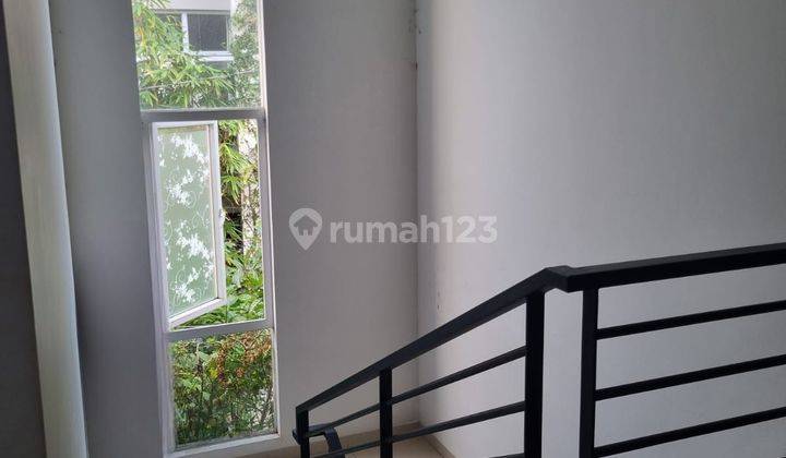 Rumah modern minimalis tengah kota Semarang strategis ramai bisa untuk usaha siap pakai dijual di Singosari pleburan Semarang tengah 2