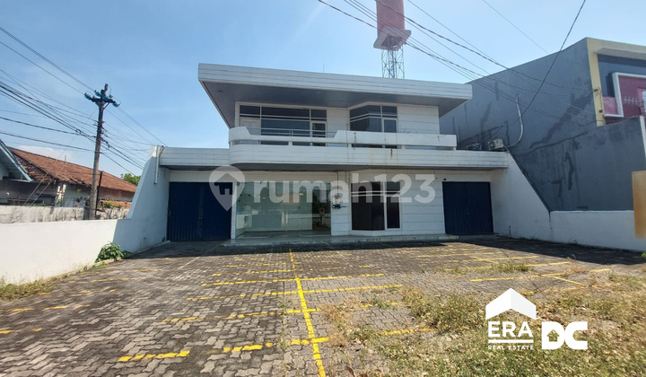 Rumah besar luas tengah kota Semarang strategis ramai pusat bisnis siap pakai dekat simpang lima dekat sekolah dekat RS disewakan di jl raya Dr Cipto Semarang tengah 1