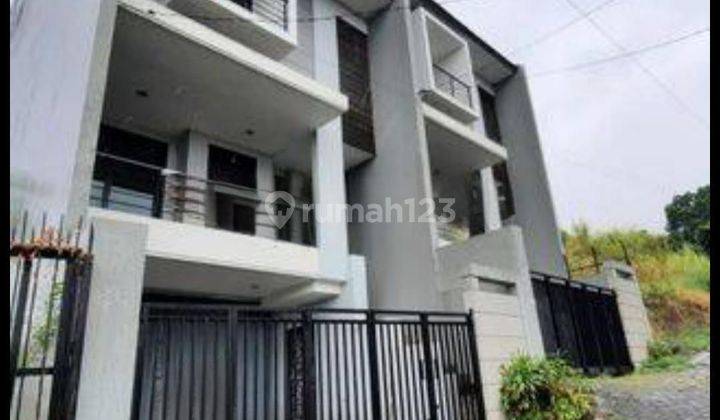 Rumah minimalis modern tengah kota Semarang ada view bagus siap huni dekat tol dekat sekolah internasional dekat akpol dijual di Stonen townhouse papandayan Gajahmungkur Semarang atas 1