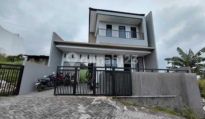 Rumah Besar Baru Gress Luas Minimalis Mewah Tengah Kota Semarang Ada Kolam Renang Siap Pakai Dekat Tol Dekat Sekolah Akpol Disewakan di Kawasan Elit Stonen Gajahmungkur Semarang Atas 2