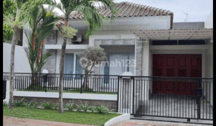 Rumah bagus tengah kota siap huni di kawasan elit Graha Candi Golf Jangli Semarang Selatan 1