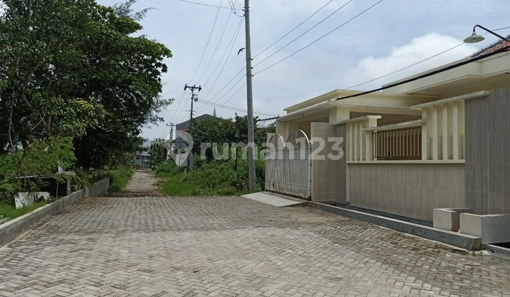 Rumah besar tengah kota baru siap huni dekat bandara dekat pelabuhan dekat tol dijual di Semarang indah Semarang barat 2