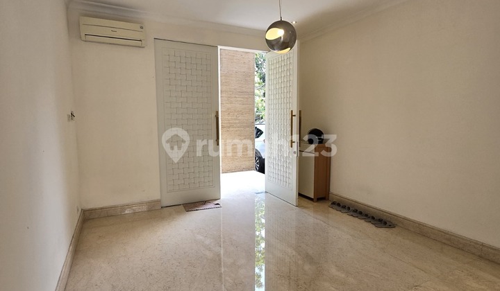 Disewakan Rumah 2 Lantai Mewah Pondok Indah Jakarta Selatan 2