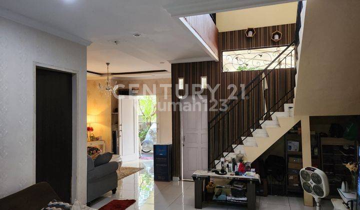 RUMAH MODERN TROPIS MINIMALIS SIAP HUNI DI KEMANG PRATAMA 2