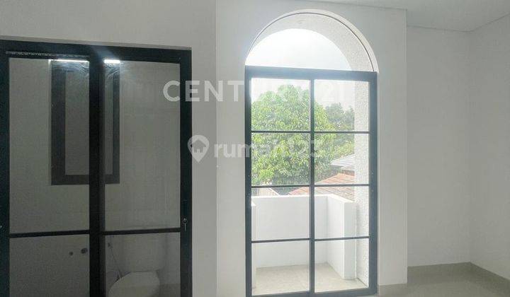 RUMAH TOWNHOUSE DESAIN SPANISH DI CILANGKAP JAKARTA TIMUR  2