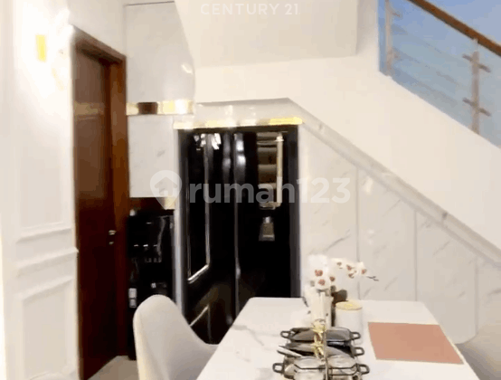 Rumah 2 Lantai di Dalam Cluster Kota Wisata Cibubur 2