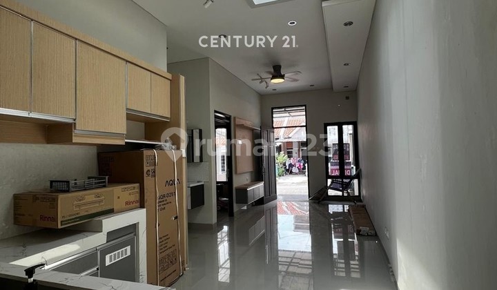 RUMAH DI DALAM CLUSTER KOTA WISATA CIBUBUR