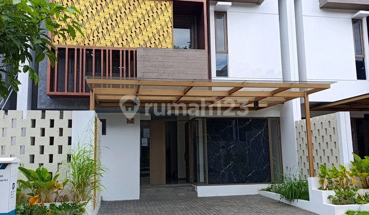 Rumah Mewah 3 Lantai Nempel Tol Fasilitas Lengkap 4Milyaran 1