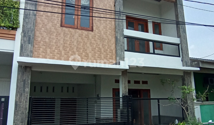 For Quick Sale: 2-Story Ready-to-Occupy House in Villa Mahkota Indah Housing Complex 1