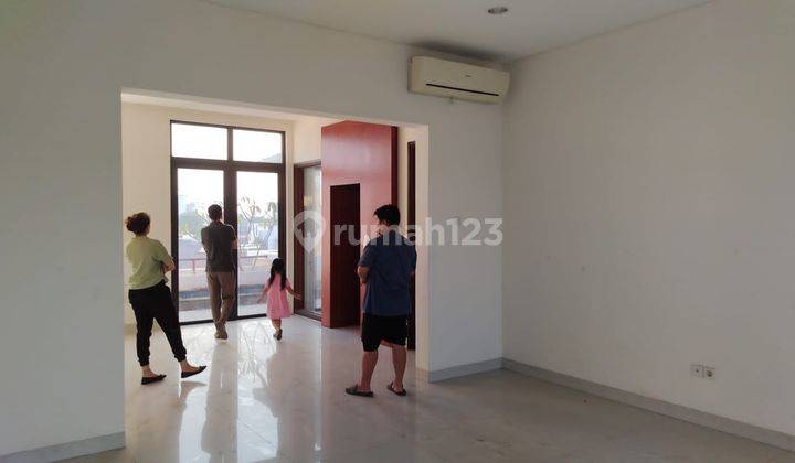 Dijual Cepat Rumah Cantik Mewah Siap Huni 3 Lantai Plus Parking Basement di Royalton Residence Kemayoran Jakarta Pusat 2