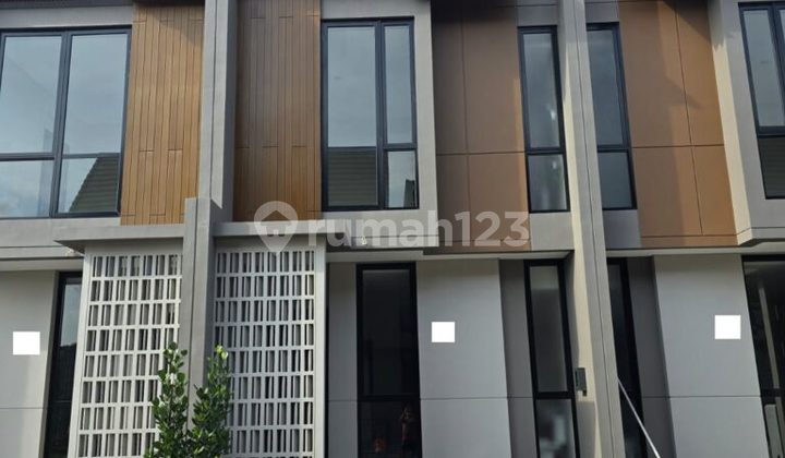 Disewakan Rumah di Summarecon Crown Gading Cluster Viola
