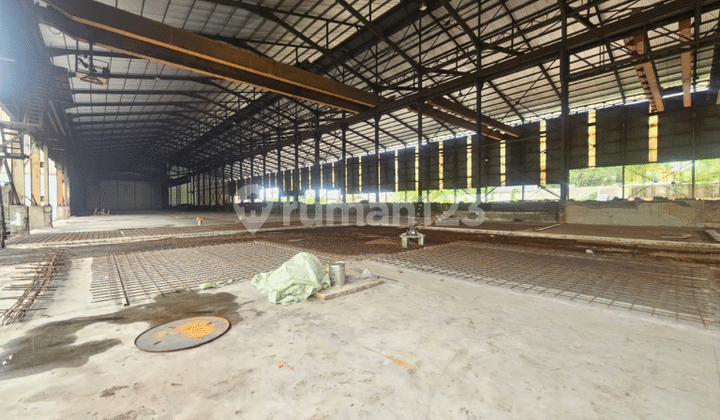 Ready-to-Use Cheap Warehouse Available with 10-ton Crane in Tambun Bekasi Ready-to-Use Cheap Warehouse Available with 10-ton Crane in Tambun Bekasi