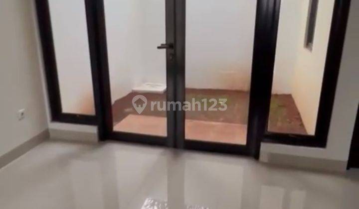 foto lainnya dijual rumah 2 lantai di