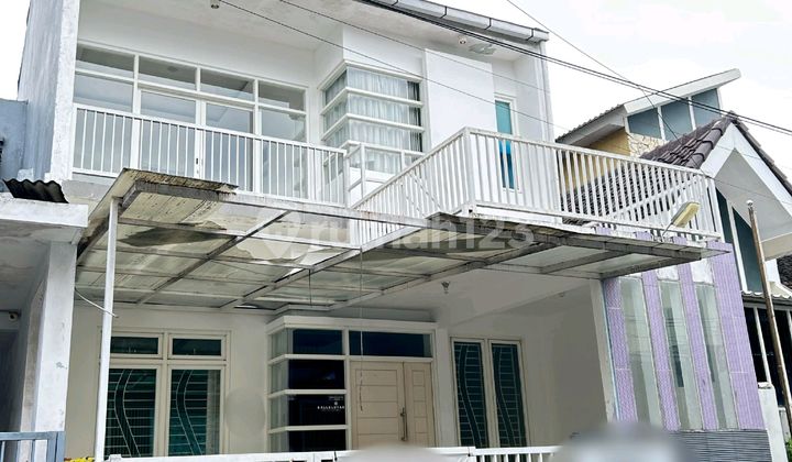 Two-Storey House Sulfat Garden Blimbing Malang 2