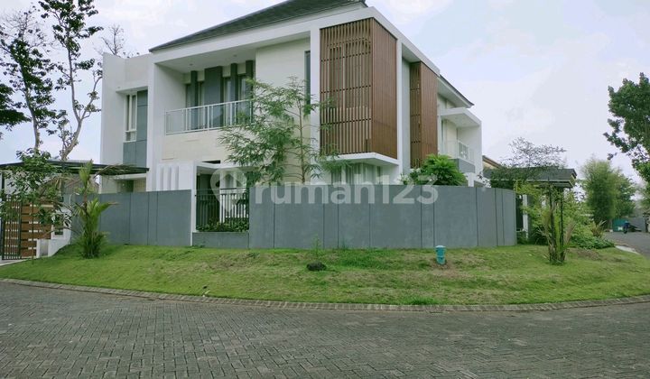 Rumah Hook Mewah 2 Lantai Araya Malang