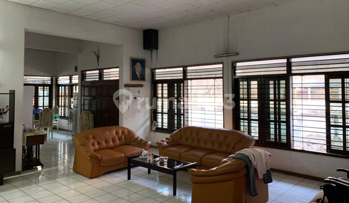 House on Jalan Besar Kota Batu Malang, Suitable for Cafe Business, Near Balaikota Amongtani. 2