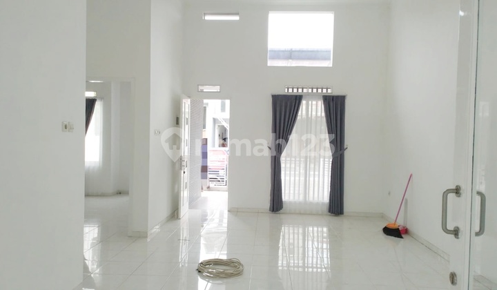 House for Sale in Permata Jingga Malang, Elite Soekarno Hatta Area, Near Brawijaya University.