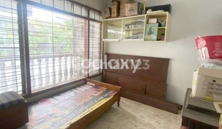 Rumah 2 Lantai Tengah Kota Klojen Malang Area Jalan Letjend  Sutoyo akses mobil 2