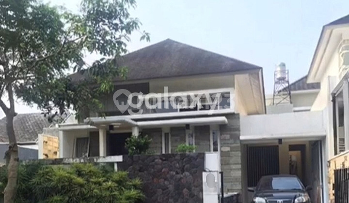 One-Story House on Araya Golf Street Malang with Private Swimming Pool 1
