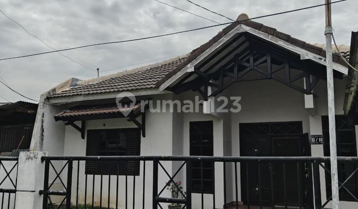 Rumah di Rungkut 4 Kamar Tidur, 3 Kamar Mandi. Taman Extra Luas Included. Rumah di Rungkut 4 Kamar Tidur, 3 Kamar Mandi. Taman Extra Luas Included.