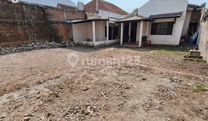 House in Rungkut Area with Bathtub! Very Spacious! 2