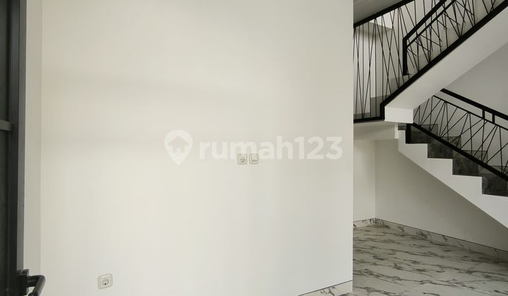 Rumah Bagus SHM Nginden, Surabaya Unfurnished 2