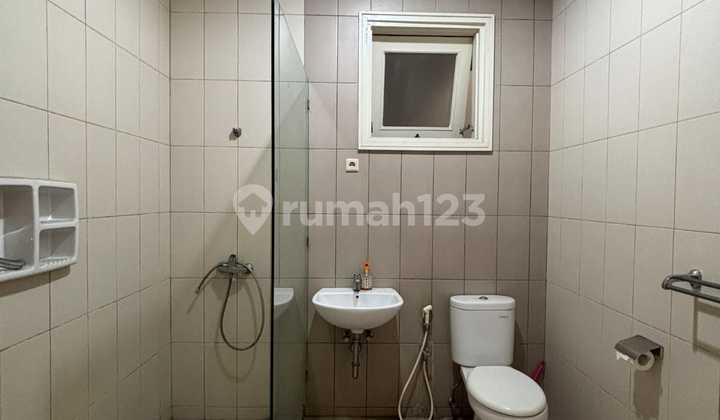 Rumah Semi Furnished 2 Lantai Cluster Palm Court Puri Galaxy 2